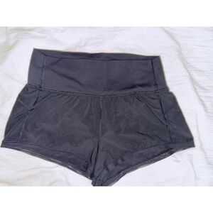 Lululemon hotty hot size 10 black lined shorts with mesh hemline trim